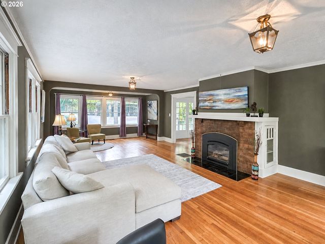 23 E Ave, Lake Oswego, OR 97034