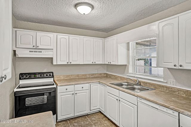 5235 LEXINGTON Avenue, Jacksonville, FL 32210
