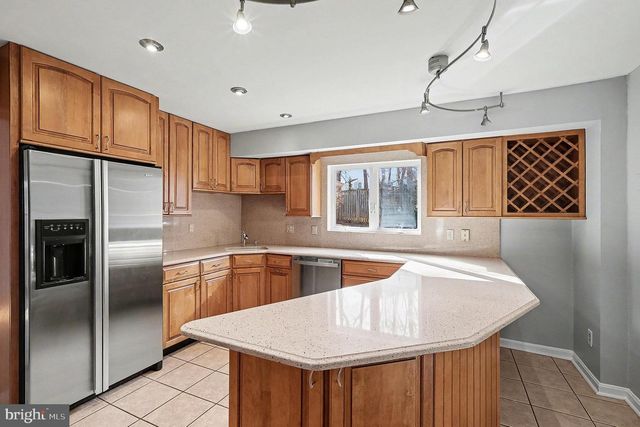 5819 STONE RIDGE DR, Centreville, VA 20120