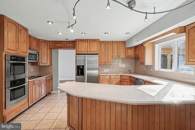 5819 STONE RIDGE DR, Centreville, VA 20120