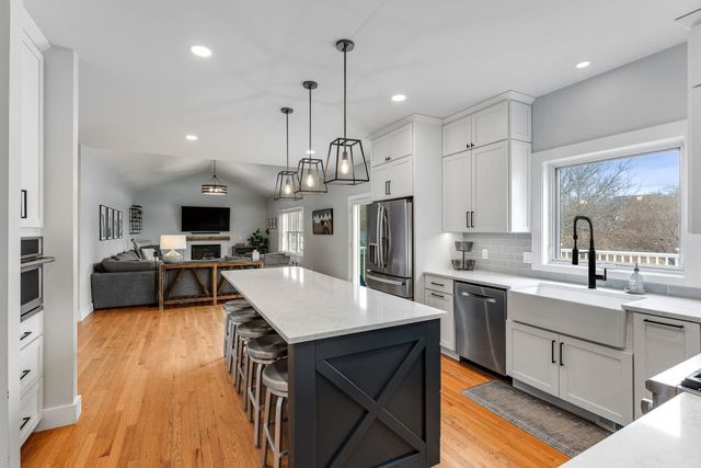20 Vale Drive, South Burlington, VT 05403