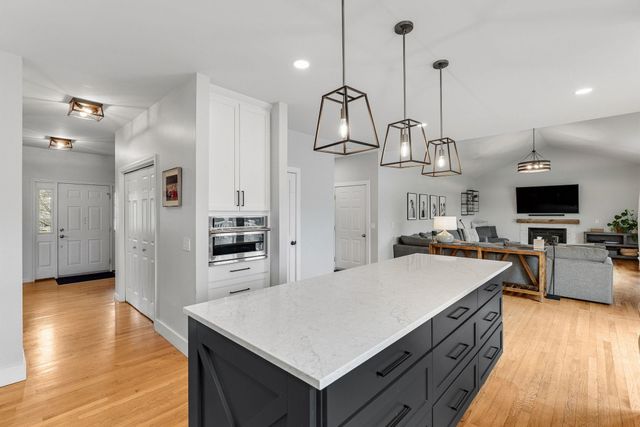 20 Vale Drive, South Burlington, VT 05403
