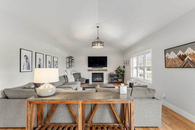 20 Vale Drive, South Burlington, VT 05403