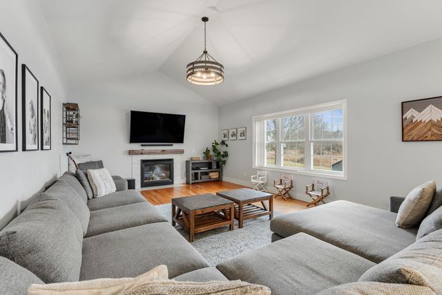 20 Vale Drive, South Burlington, VT 05403