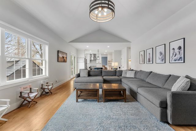 20 Vale Drive, South Burlington, VT 05403