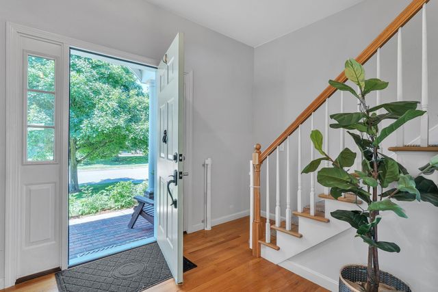20 Vale Drive, South Burlington, VT 05403