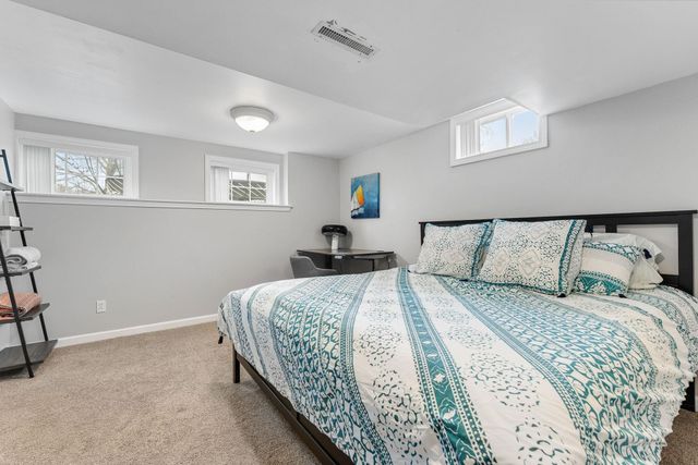 20 Vale Drive, South Burlington, VT 05403