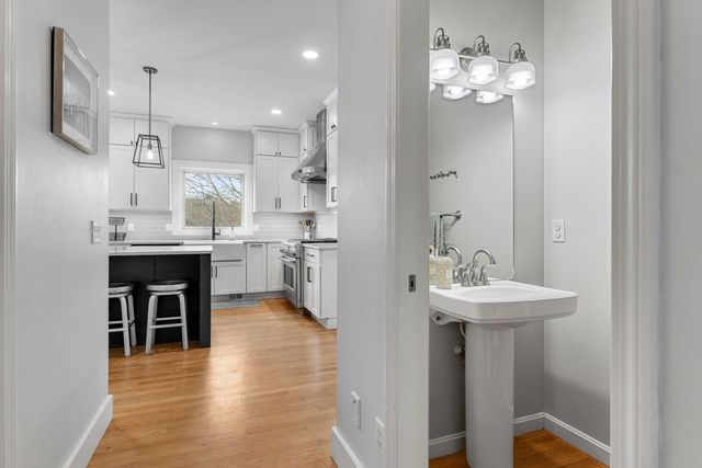 20 Vale Drive, South Burlington, VT 05403