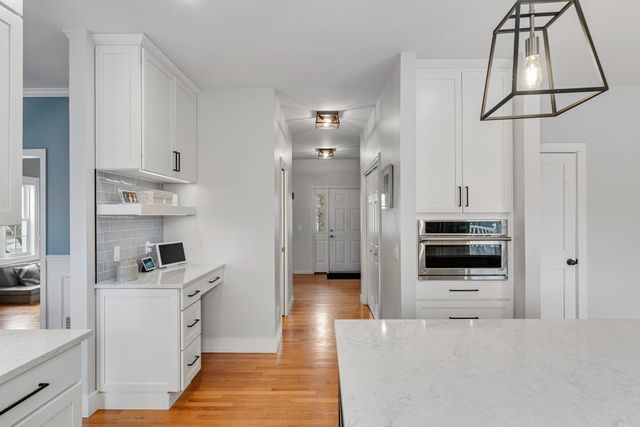 20 Vale Drive, South Burlington, VT 05403