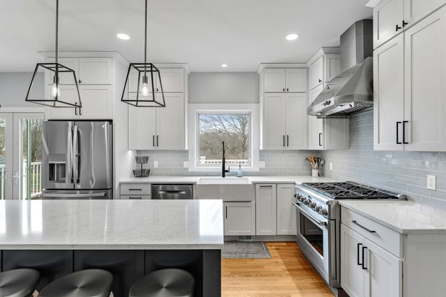 20 Vale Drive, South Burlington, VT 05403