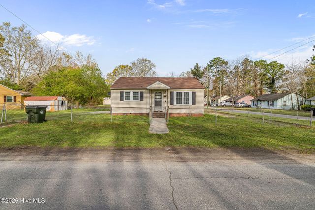 302 S Johnson Street, Mount Olive, NC 28365