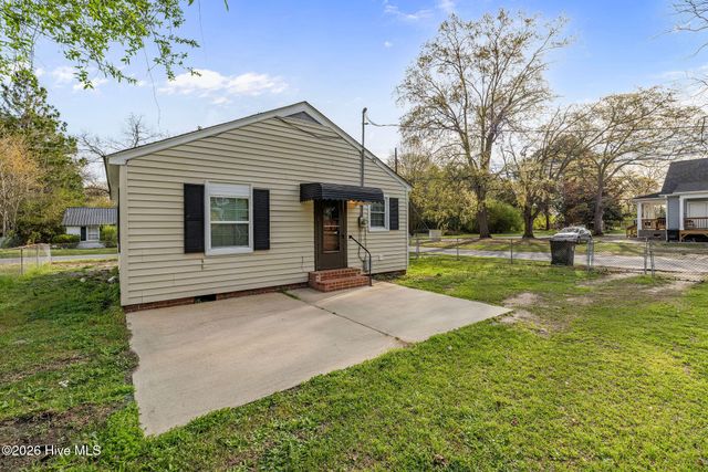 302 S Johnson Street, Mount Olive, NC 28365