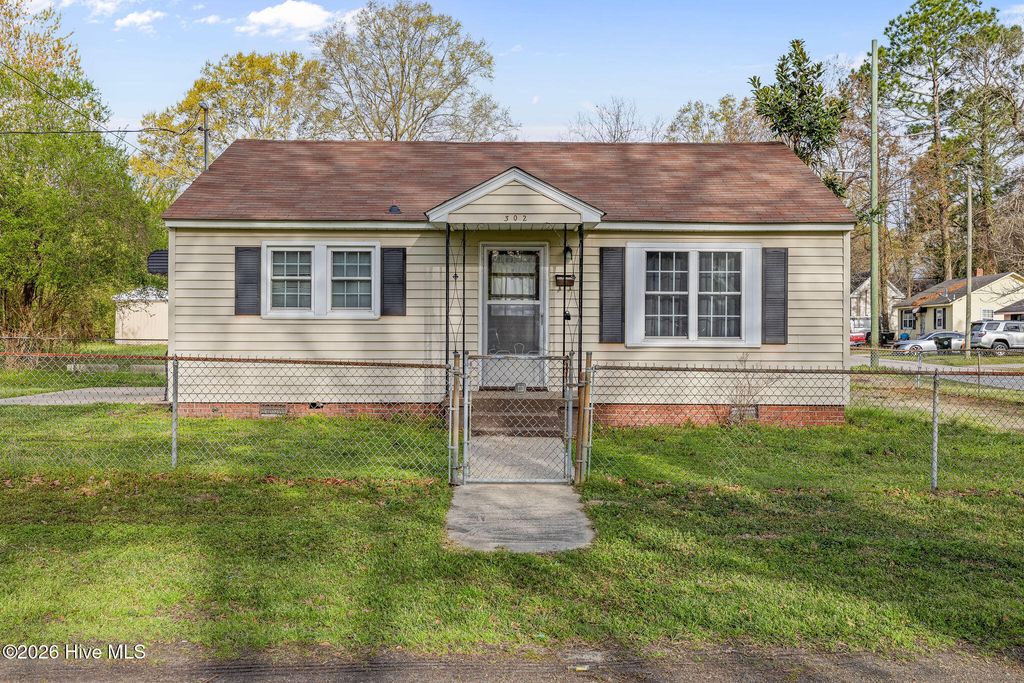 302 S Johnson Street, Mount Olive, NC 28365