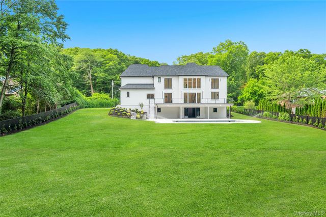 15 Folger Lane, Dix Hills, NY 11746