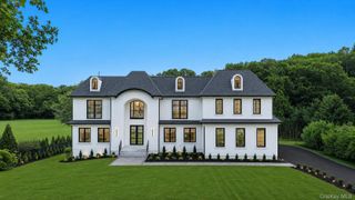 15 Folger Lane, Dix Hills, NY 11746