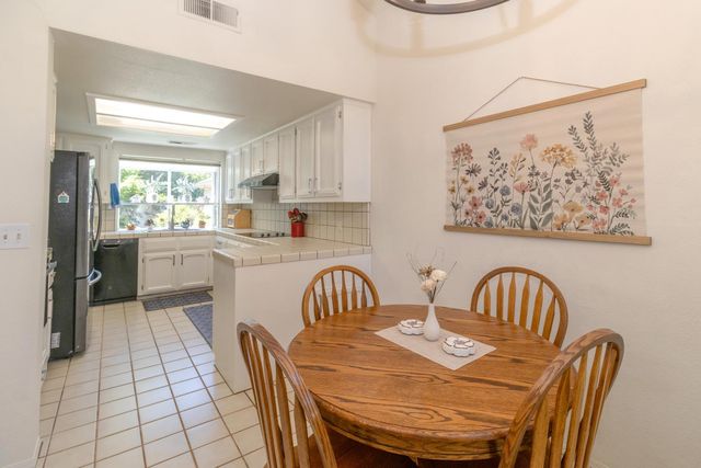 9152 N Woodlawn Drive, Fresno, CA 93720