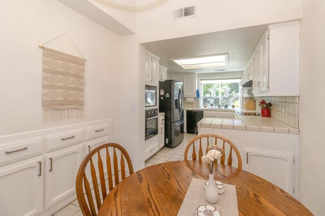 9152 N Woodlawn Drive, Fresno, CA 93720
