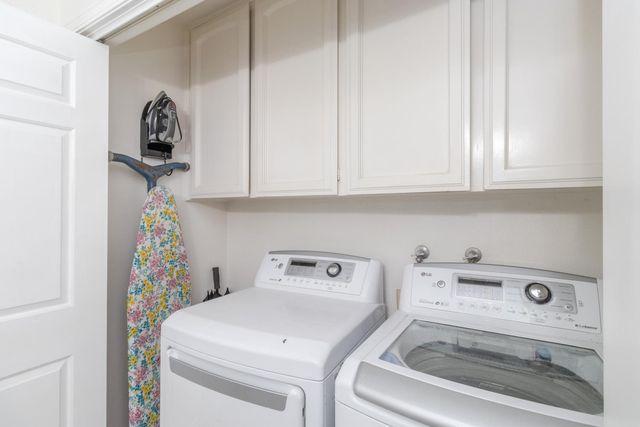 9152 N Woodlawn Drive, Fresno, CA 93720