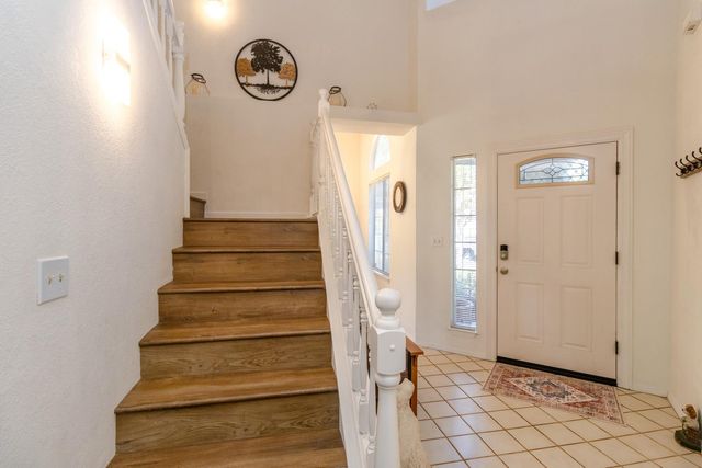 9152 N Woodlawn Drive, Fresno, CA 93720