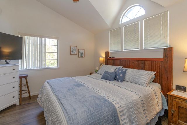 9152 N Woodlawn Drive, Fresno, CA 93720
