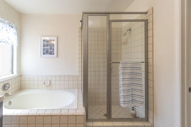 9152 N Woodlawn Drive, Fresno, CA 93720