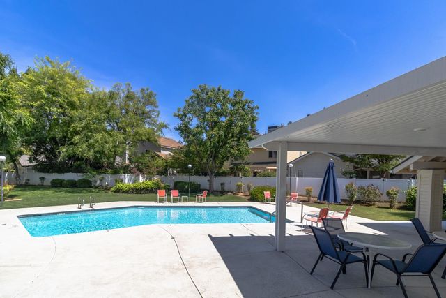 9152 N Woodlawn Drive, Fresno, CA 93720