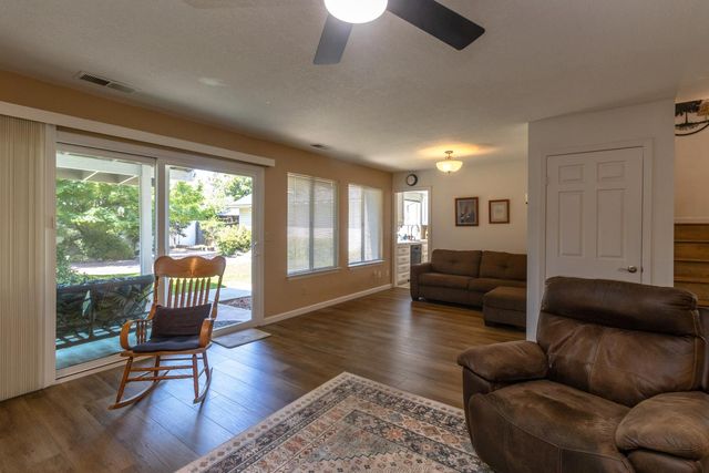 9152 N Woodlawn Drive, Fresno, CA 93720