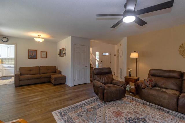 9152 N Woodlawn Drive, Fresno, CA 93720