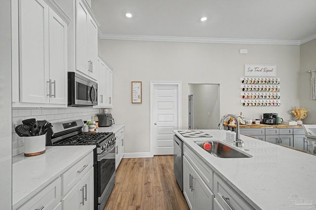 8967 Eureka St, Milton, FL 32583