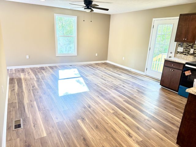 215 Ake St, Estill Springs, TN 37330
