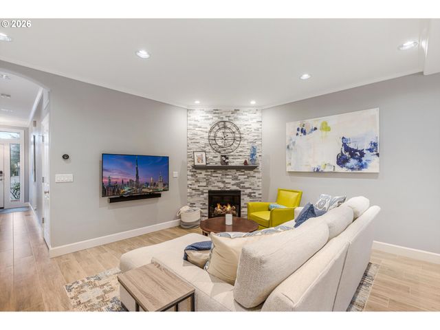 15171 Sw CANYON WREN Way, Beaverton, OR 97007