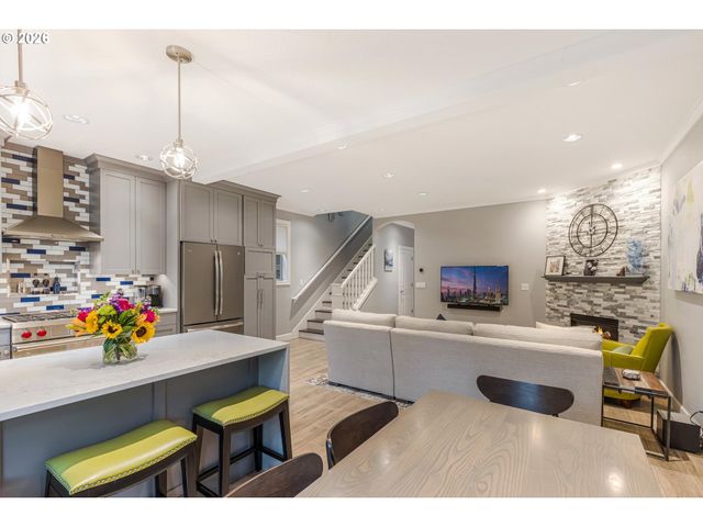 15171 Sw CANYON WREN Way, Beaverton, OR 97007