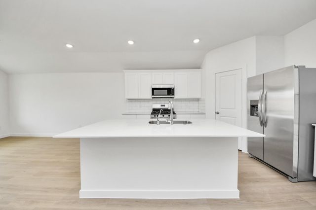 1414 Splashing Wave Dr, Iowa Colony, TX 77583