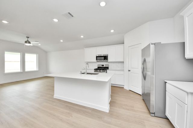 1414 Splashing Wave Dr, Iowa Colony, TX 77583