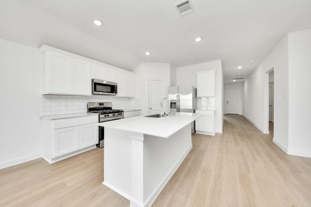 1414 Splashing Wave Dr, Iowa Colony, TX 77583