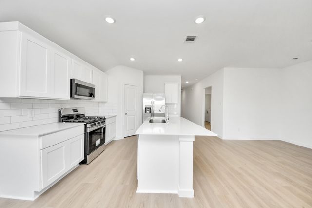 1414 Splashing Wave Dr, Iowa Colony, TX 77583