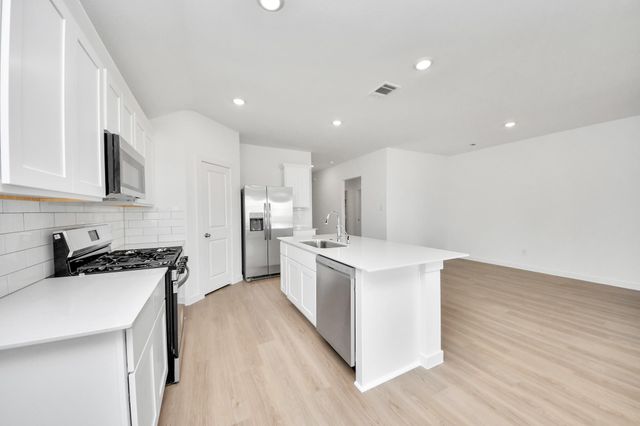 1414 Splashing Wave Dr, Iowa Colony, TX 77583
