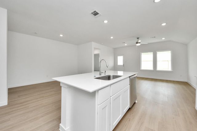 1414 Splashing Wave Dr, Iowa Colony, TX 77583