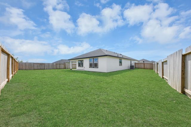 1414 Splashing Wave Dr, Iowa Colony, TX 77583