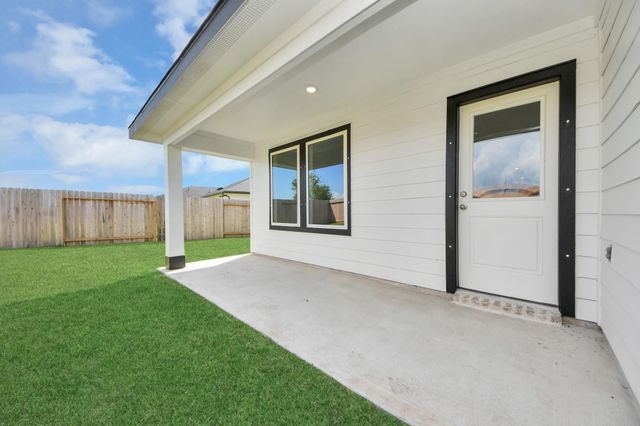 1414 Splashing Wave Dr, Iowa Colony, TX 77583
