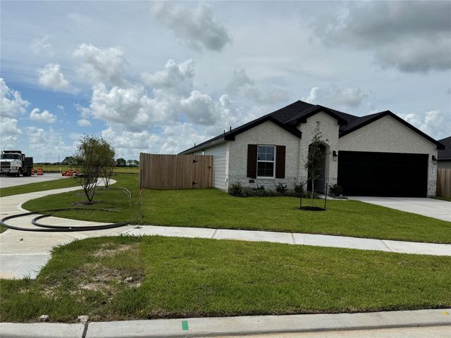1414 Splashing Wave Dr, Iowa Colony, TX 77583
