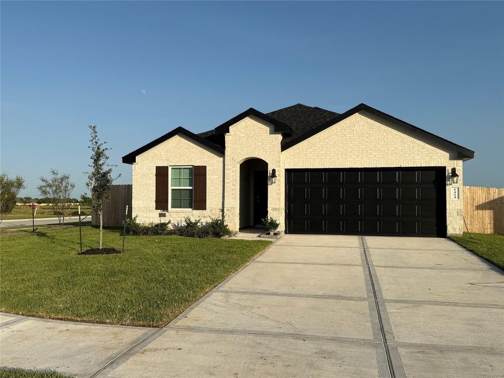 1414 Splashing Wave Dr, Iowa Colony, TX 77583