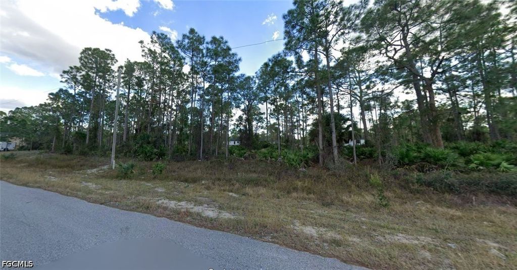 522 Keller ST E, Lehigh Acres, FL 33974
