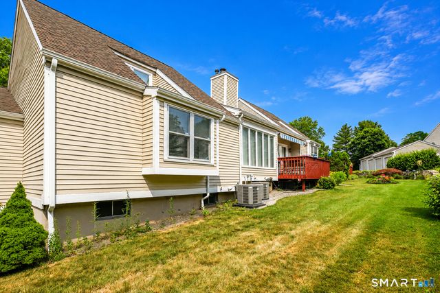 402 Lakeview Drive 402, Southington, CT 06489