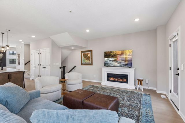 909 Mount Curve Boulevard A, Saint Paul, MN 55116