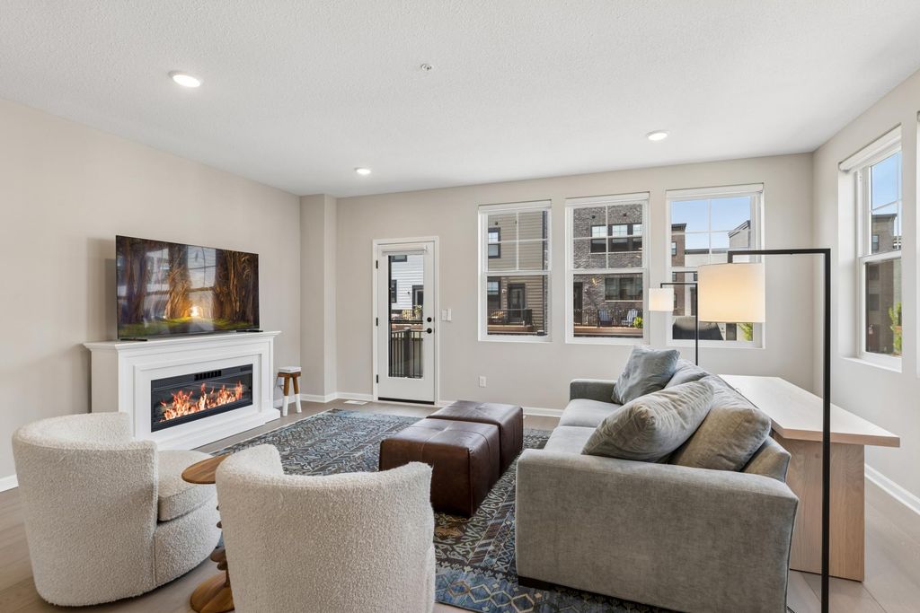 909 Mount Curve Boulevard A, Saint Paul, MN 55116 — photo 4