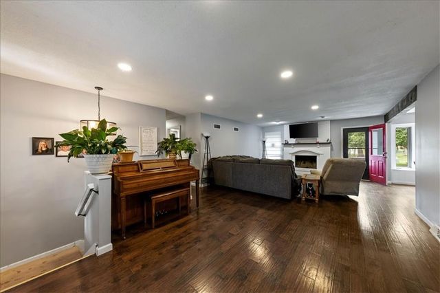 703 Ozark Short Line Court, Odessa, MO 64076
