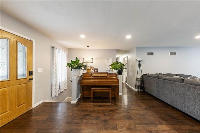 703 Ozark Short Line Court, Odessa, MO 64076