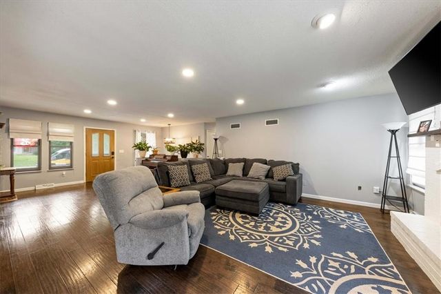 703 Ozark Short Line Court, Odessa, MO 64076