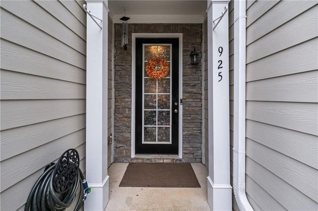 925 Pierce Ivy Court, Lawrenceville, GA 30043